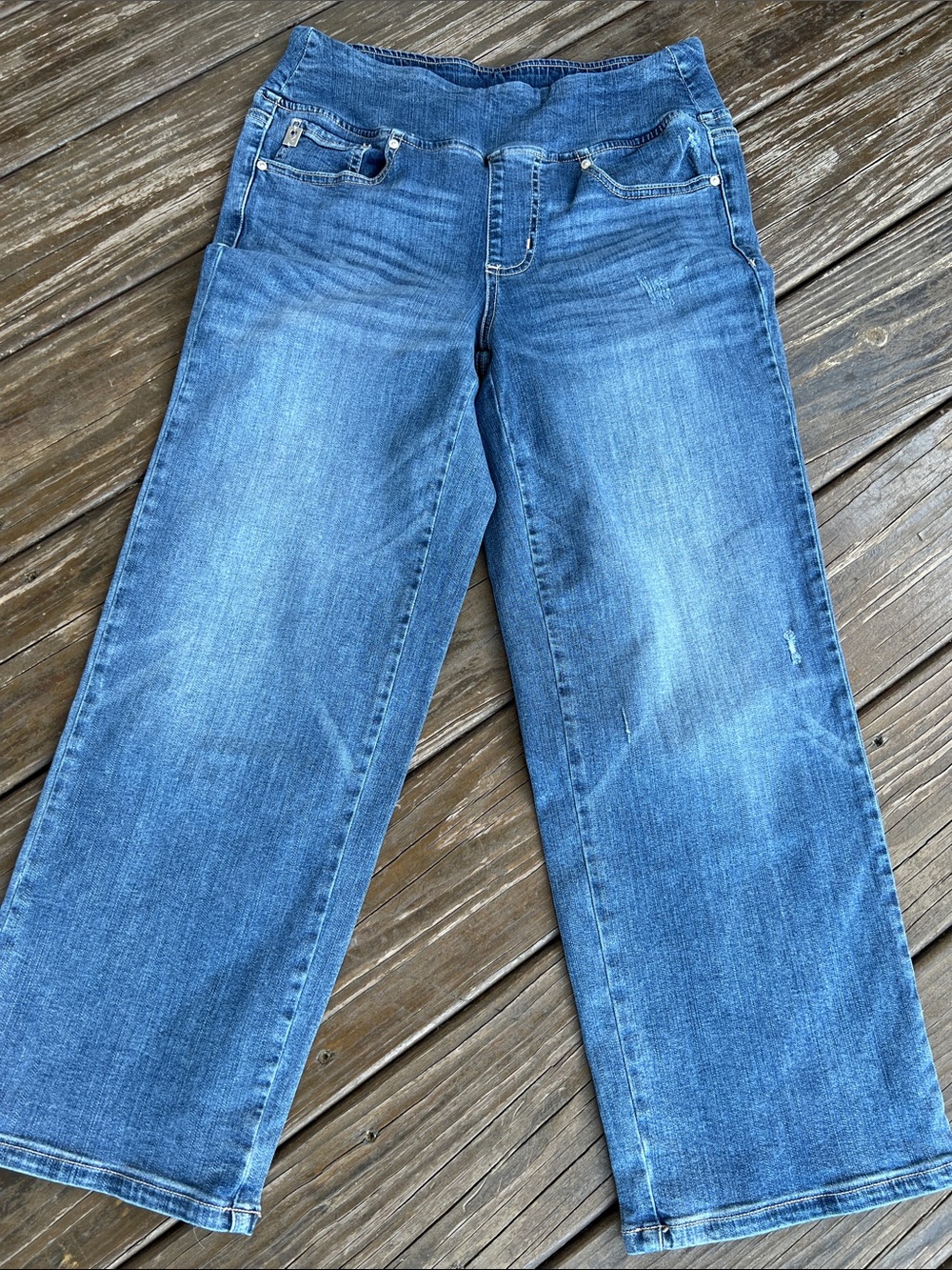Kim Gravel “Belle” Jeans
Pull-on with cropped wide leg